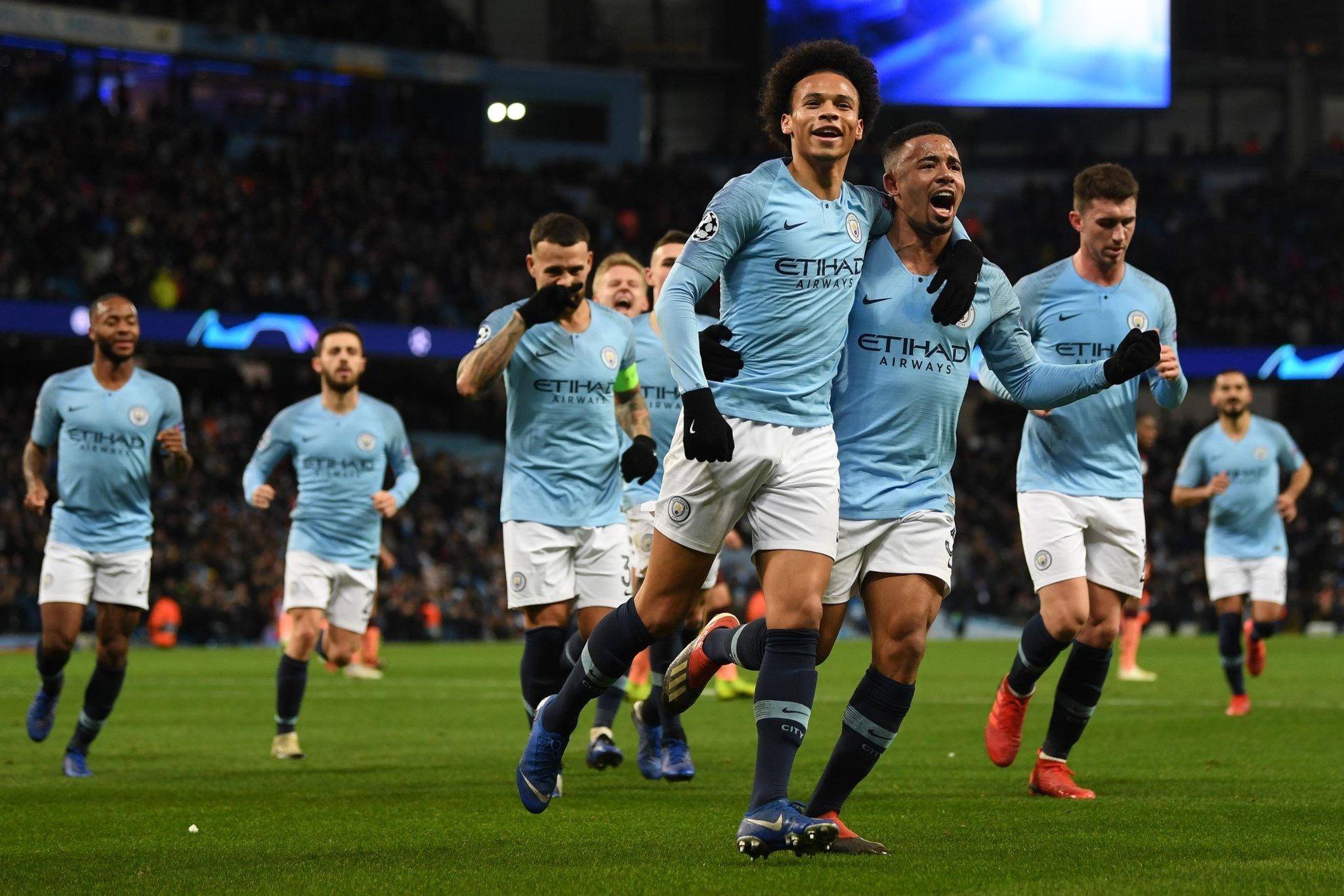 归功于两位 归功于两位